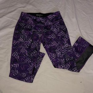 Athletic knee length leggings